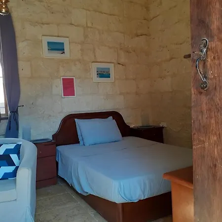 Privates Zimmer Mit Bad Bei Rita * Xewkija